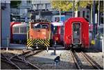 Zwischensaison oder Nichtsaison. Hinter dem Depot Chur und der Ge 3/3 215 verstecken sich arbeitslose Fahrzeuge.(04.11.2018)