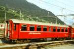 RhB - B 2230 am 24.08.1995 in Landquart - 2.Klasse Personenwagen schwere Stahlbauart - bernahme 15.06.1931 - SIG/RhB - Fahrzeuggewicht 24,00t - Sitzpltze 52 - LP 15,93m - zulssige Geschwindigkeit 80 km/h - 3=23.03.1989 2=18.01.1994 - RhB Logo in deutsch - Lebenslauf: ex C4 2230 - 1956 B4 2230 - 1964 B 2230 - 04/2002 Abbruch!
