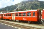 RhB - B 2324 am 04.09.1996 in Samedan - 2.Klasse Personenwagen - Mitteleinstiegswagen mittelschwerer Stahlbauart - bernahme 27.02.1948 - SWS - Fahrzeuggewicht 21,00t - Sitzpltze 64 - LP 17,63m -