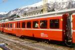 RhB - B 2340 am 31.06.1996 in Samedan - 2.Klasse Personenwagen - Mitteleinstiegswagen leichter Stahlbauart - bernahme 21.11.1956 - SIG - Fahrzeuggewicht 18,00t - Sitzpltze 68 - LP 18,22m - zulssige Geschwindigkeit 90 km/h - Logo RhB in rtoromanisch - 2=13.04.1995 - Lebenslauf: ex B4 2340 - 1964 B 2340 - 03/2000 ausr. - 06/2000 WS 3811 Velowagen - Hinweis: Klassezahlen klein, hoher Anschriftenblock, schlanke Betriebsnummern, mit Kennzeichnung an den Ecken - die Fahrzeugserie bestand aus 7 Wagen mit den Nummern 2334 bis 2340. 
