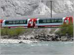 An gleicher Stelle die gut besetzten 1.Klasse Wagen des Glacier Express.