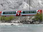 An gleicher Stelle die gut besetzten 1.Klasse Wagen des Glacier Express.