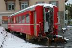 Wagen B 2211 ohne Drehgestellen eingerichtet als kneipe nebem dem Bahnhof St. Moritz. 03.10.05