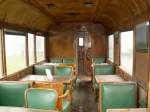Der Innenraum des ehem.MITROPA Speisewagens B4 161(1928)bei der RhB.Von seinem einstigen Glanz ist nichts mehr geblieben.Das  soll sich jetzt ndern.Der Wagen soll als Piano Barwagen mit neuer 