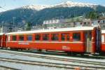 RhB - AB 1526 am 10.05.1998 in Davos Platz - 1./2. Klasse Personenwagen - Einheitswagen Typ EW I - bernahme 02.07.1963 - FFA/SIG - Fahrzeuggewicht 18,00t - Sitzpltze 18/31 - LP 18,42m - zulssige Geschwindigkeit 90 km/h - 2=26.02.1993 - Logo RhB in deutsch - Lebenslauf: ex AB4 1526 - 1964 AB 1526 - 08/1999a - 11/1999 Umbau zu A 1250 - Hinweis: gescanntes Dia
