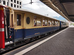 Zwei Wagons vom Alpine Pullman Classic Express hängen am 21.7.2016 am Zugschluss des RE 1137 nach St.