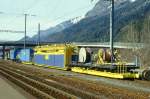 RhB - OL-Bauzug 3 BENKLER am 28.02.1997 in Felsberg mit SBB/Brnig P 9906 -Diesel-Traktor Tm 2/2 P 23968 - PUa 279 - PUa 263 - PUa 281, Rckansicht - Hinweis: gescanntes Dia
