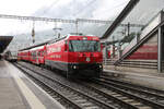 Während die RhB Lok 647 mit einem Personenzug am 21.5.2025 nach Disentis den Bahnhof Chur verlässt, wartet daneben auch ET 3133 der RhB auf die nachfolgende Abfahrt.