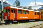 RhB - Xe 4/4 9923 am 20.05.2000 in Poschiavo - Diensttriebwagen 4-achsig - Baujahr 1909 - SIG/Al/MFO/SAAS/RhB - 450 KW - Gewicht 36,00t - Ladegewicht - LP 13,93m - zulssige Geschwindigkeit 55 - 2=20.12.1996 - Logo RhB in deutsch - Lebenslauf: ex BB BCe 4/4 12 - 1943 RhB BCe 4/4 12 - 1951 BCe 4/4 37 - 1964 ABe 4/4 I 37 - 1996 Xe 4/4 9923 noch in rostbrauner Lackierung
