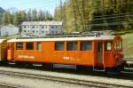 RhB - Xe 4/4 9924 am 14.10.1999 in Pontresina - Diensttriebwagen 4-achsig - Baujahr 1908 - SIG/Al/MFO/SAAS/RhB - 440 KW - Gewicht 36,00t - Ladegewicht - LP 13,93m - zulssige Geschwindigkeit 55 - 2=04.06.1993 - Logo RhB in rhtoromanisch - Lebenslauf: ex BB BCe 4/4 14 - 1943 RhB BCe 4/4 14 - 1950 BCe 4/4 36 - 1964 ABe 4/4 I 36 - 1999 Xe 4/4 9924 noch in rostbrauner Lackierung
