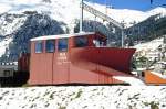 RhB - X 9103 am 04.10.1999 in Samedan - Historischer Schneepflug 2-achsig - Baujahr 1903 - SLM - Gewicht 15,50t - LP 6,90m - zulssige Geschwindigkeit 40 - =28.01.1990 - ohne Logo RhB - Lebenslauf: ex R 3 - 1954 X 9103 in rostbrauner Lackierung
