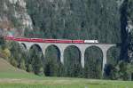 Die Ge 4/4'''(COOP) mit Schnellzug nach St. Moritz auf dem Landwasserviadukt. 09.10.05