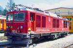 RhB - Gem 4/4 802  MURMELTIER  am 20.05.2000 in Poschiavo - Zweikraftlokomotive - Baujahr 1968 - SLM/Cummins/SAAS//BBC/MFO - e700/780d KW - Gewicht 50,40t - LP 13,54m - zulssige Geschwindigkeit 65