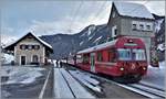 R1945 nach Pontresina mit Steuerwagen 1752 und Ge 4/4 II 624  Celerina/Schlarigna  in Ardez. (05.02.2018)