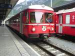 Ein Churer Vorortszug nach Thusis mit dem Bt 1711 an der Spitze im Bahnhof Chur.