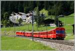 R1440 mit Steuerwagen 1702 hat in Litzirti eine Kreuzung mit dem Gegenzug.