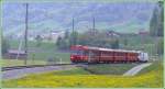 RE 1044 aus Davos Platz hat soeben die Dienststation Fuchsenwinkel zwischen Furna und Schiers verlassen. Der Steuerwagen 1757 steht an der Spitze und Ge 4/4 III 645  Tujetsch  schiebt. (05.05.2009)