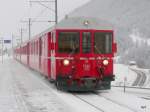 RhB - Regio nach Pontresina bei der einfahrt in die Haltestelle von Sagliains am 04.12.2009