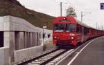 Wendezug Scuol-Tarasp - Landquart mit Steuerwagen 1756 im Mai 2000 im Bahnhof Sagliains. Unmittelbar hinter dem Bahnhof beginnt der 20 km lange Veraina-Tunnel, hier zweigt auch die Strecke nach St.Moritz ab.