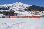 Eine Viertelstunde spter verlsst die gleiche Komposition Davos in Richtung Klosters, an der Spitze der ABt 1702. (12.2.11)