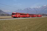 Eine S 2 nach Thusis mit dem ABDt 1716 an der Spitze nhert sich am 3.3.11 Felsberg.

