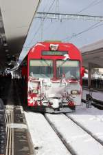 Der Regio nach Pontresina muss im Engadin in ein mächtiges Schnee-Gestöber geraten sein.