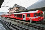 Der revidierte BDt 1752 mit einem Regio nach Scuol-Tarasp in Pontresina, 04.11.2014.