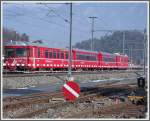 Be 4/4 515 und Steuerwagen 1714 fahren Richtung Domat/Ems.
