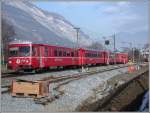 Steuerwagen 1714 fhrt den Be 4/4 Pendelzug nach Thusis. hier bei Ems Werk vor dem neu zu bauenden Dreischienenanschlussgleis zur Sgerei Stallinger und Ems Chemie. (01.02.2007)