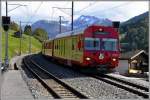 Der RE1040 aus Davos-Platz mit Steuerwagen 1752 an der Spitze hält nicht in Saas.