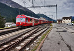 Nachschuss des von der Ge 4/4 II 628  S-chanf  gezogenen R 1917 (Sagliains - Pontresina), bei der Ausfahrt aus dem Bahnhof Zuoz.