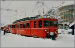 Auch in Chur gabs frher schon viel Schnee. Noch vor der Stromumstellung kmpft sich der Arosabahntriebwagen ABDe 4/4 481 durch die Schneemassen auf dem Bahnhofplatz. (Archiv 12/96)