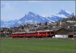 R1545 Schiers-Rhzns bei Malans mit Be 4/4 515 Pendel. Im Hintergrund sind der Gonzen und Alvier zu sehen. Der Gonzen erhebt sich unmittelbar hinter Sargans. Dort wurde frher Eisenerz abgebaut und die Miene kann heute mit einer Stollenbahn besucht werden. (22.11.2007)