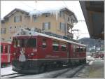 ABe 4/4 III 54  Hakone  umfhrt ihren Zug in St.Moritz.