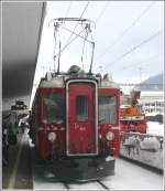 Ich traute meinen Augen kaum, als ich in Samedan den nostalgischen ABe 4/4 501 einfahren sah und zwar als regulrer R1948 Ersatz aus Pontresina. (12.01.2010)