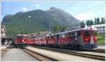 R1956 nach Scuol-Tarasp mit Ge 4/4 I 606  Kesch  und R1656 nach St.Moritz mit ABe 4/4 III 52  Brusio  und 51  Poschivo  in Pontresina.