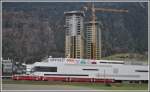 Nicht eben die Postkartenidylle von Graubnden, aber das neue Wahrzeiichen von Chur sind die Twin Towers in der City West. S1 1516. (03.08.2011)