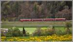 Die S2 1562 Nhert sich der Verzweigung Engadiner-/Oberlnderlinie bei Reichenau-Tamins. (29.04.2012)
