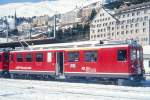 RhB - ABe 4/4 II 42 am 26.02.2000 in St.Moritz - Gleichstromtriebwagen Bernina - Baujahr 1964 - SWS/BBC/MFO/SAAS - 680 KW - Gewicht 41,00t - 1./2.Klasse Sitzpltze 12/24 - LP 16,54m - zulssige Geschwindigkeit 55 km/h - 3=27.04.1983 2=06.02.1996 - Logo RhB in italienisch. Hinweis: Die Triebfahrzeugserie besteht aus 9 Fahrzeugen mit den Nummern 41 bis 49, gescanntes Dia
