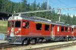 RhB - ABe 4/4 III 54  HAKONE   am 11.09.1994 in Pontresina - Drehstromtriebwagen Bernina - bernahme 11.07.1990 - SWA/SIG/ABB - 1016 KW - Gewicht 50,00t - 1./2.Klasse Sitzpltze 12/16 - LP 16,89m - zulssige Geschwindigkeit 65 km/h - Logo RhB in italienisch. Hinweis: Die Triebfahrzeugserie besteht aus 6 Fahrzeugen mit den Nummern 51 bis 56, gescanntes Dia
