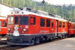 RhB - ABe 4/4 III 55  DIAVOLEZZA   am 30.09.1990 in Pontresina - Drehstromtriebwagen Bernina - bernahme 11.08.1990 - SWA/SIG/ABB - 1016 KW - Gewicht 50,00t - 1./2.Klasse Sitzpltze 12/16 - LP 16,89m - zulssige Geschwindigkeit 65 km/h - Logo RhB in deutsch. Hinweis: Die Triebfahrzeugserie besteht aus 6 Fahrzeugen mit den Nummern 51 bis 56, gescanntes Dia
