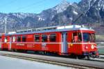 RhB - Be 4/4 516 am 27.02.2000 in Untervaz - Stammnetztriebwagen fr Vorortpendelzge - bernahme 31.01.1979 - SIG/FFA/SAAS - 780 KW - Fahrzeugewicht 45,00t - 2.Klasse Sitzpltze 40 - LP 18,70m - zulssige Geschwindigkeit 90 km/h - 3=19.11.1998 - Logo RhB in rhtoromanisch. Hinweis Fahrzeug nach Umbau mit neue Fenster, jetzt mit Logo Transremo.
