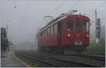 Am Sonntag Abend wartet der RhB ABe 4/4 I 35 in Blonay auf die Rückfahrt nach Chaulin.