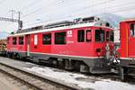 RhB Ge 6/6 II Nr. 703  St. Moritz  schleppte am 21. Februar 2018 den Berninatriebwagen ABe 4/4 III Nr. 54  Hakone  (wahrscheinlich von Landquart in Richtung  Heimat ). 
Der Güterzug legt dabei im Bahnhof Thusis einen kurzen Halt ein, als ich zufällig diese Komposition aus einem Interregio sichtete und beim Halt dann in letzter Sekunde die Momentaufnahme schoss.

An den Scheinwerfern ist zu erkennen, dass nur das Gehäuse blieb (Linsen, ect. wurden entfernt).
 