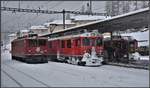 Ge 6/6 II 704  Davos  und R4656 mit ABe 4/4 III 53  Diavolezza  und 51  Poschiavo  in Pontresina.