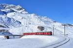 ABe 4/4 III 56 + ABe 4/4 III 53 mit einem Regio am 12.11.2016 bei Bernina Lagalb.