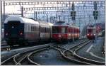 Be 4/4 512 und 514 Pendelz�ge kreuzen sich im westlichen Bahnhofvorfeld genau nach Plan wie zu jeder Stunde.