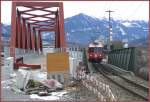 R1530 mit Be 4/4 516 nach Schiers schleicht noch �ber die alte Br�cke.