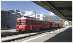 S1 1527 nach Rh�z�ns mit Steuerwagen 1715 f�hrt in Chur ein.
