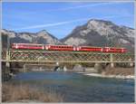 S2 1564 auf der Hinterrheinbr�cke bei Reichenau-Tamins.